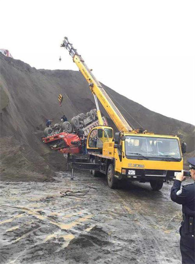 石泉上犹道路救援